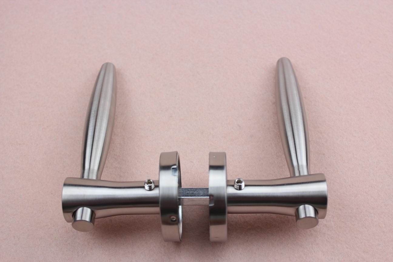 Manufacturer supply Handle Cremone Bolt with competitive cost